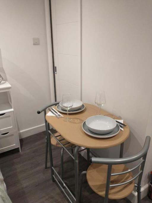 Cosy Garden Studio Room Minimum Two Night Booking Brighton Eksteriør billede